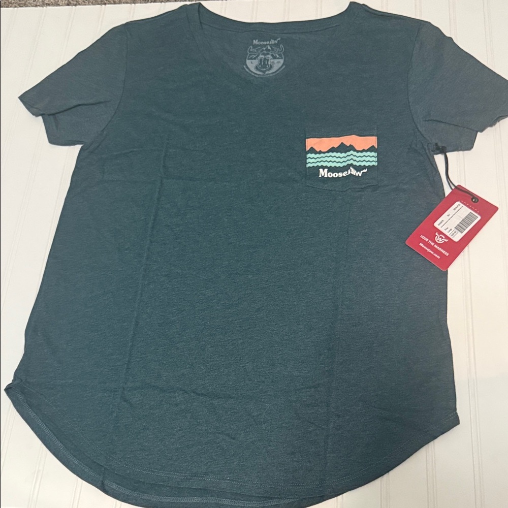 Moosejaw Women’s Pine/Teal Short Sleeve Tee with Pocket Design Size Large